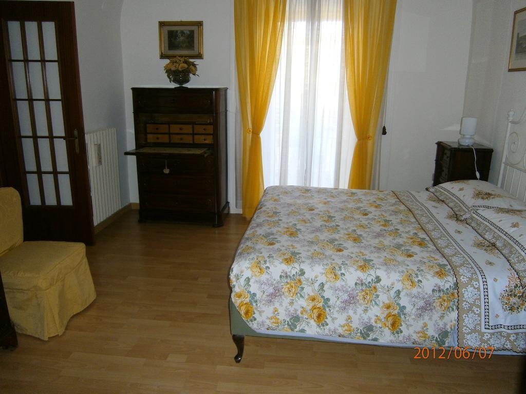Il Giglio Rosso Apartment Наполи Стая снимка