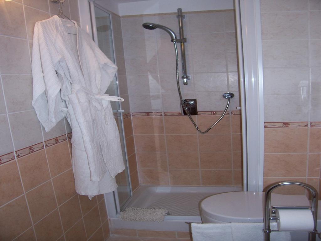 Il Giglio Rosso Apartment Наполи Стая снимка