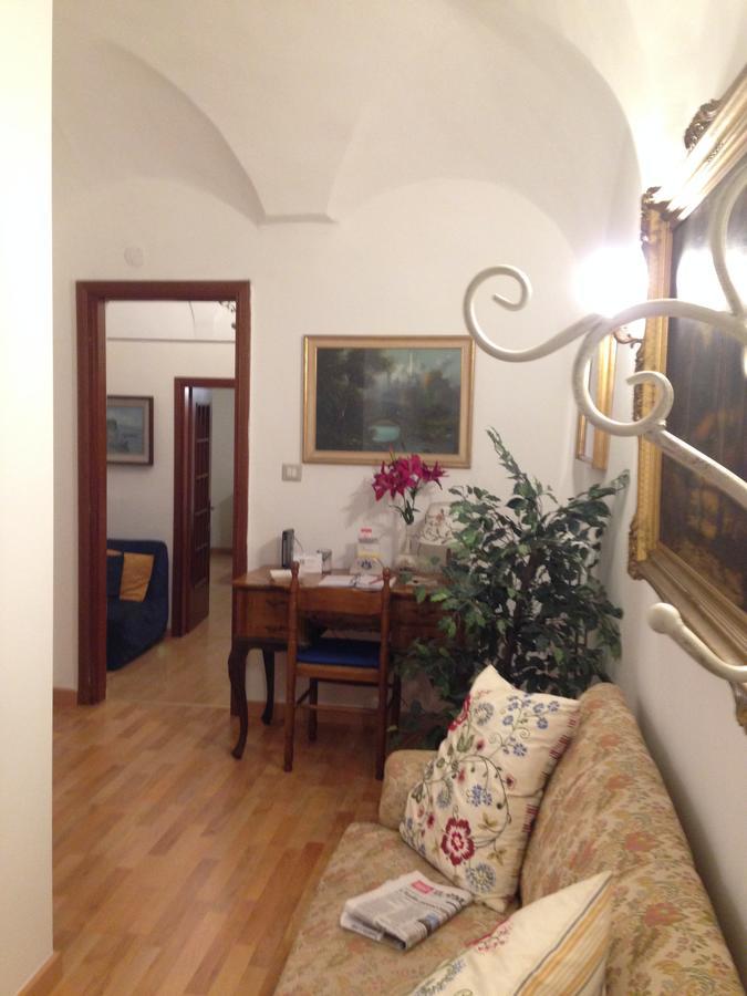 Il Giglio Rosso Apartment Наполи Екстериор снимка